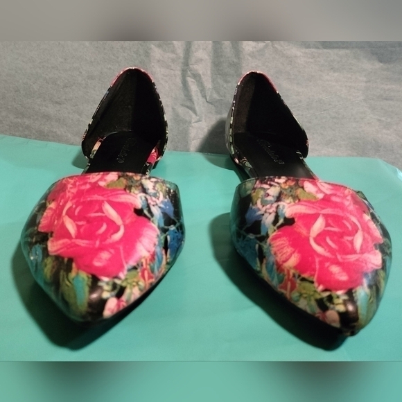 Women Breckelles Multi Color Pointy Toe Flat Shoe - Picture 9 of 9